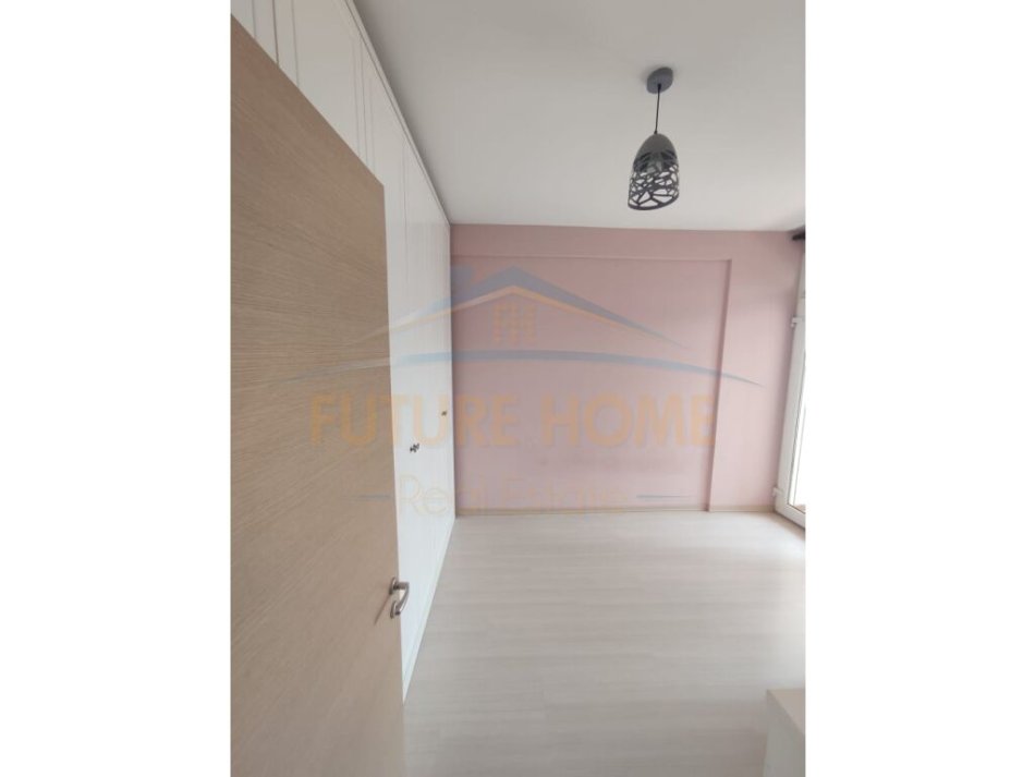 Tirane, jepet me qera apartament 3+1 Kati 2, 157 m² 1.200 € (Rezidenca Kodra e Diellit 1)
