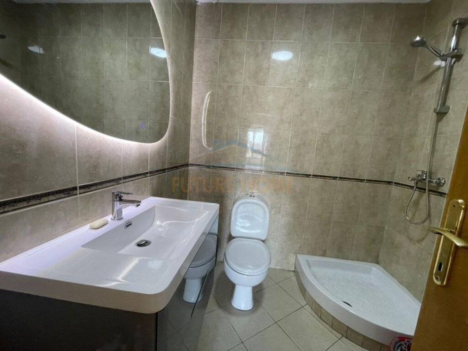 Tirane, jepet me qera apartament 2+1+Ballkon Kati 3, 110 m² 850 € (Rruga e Kavajes)