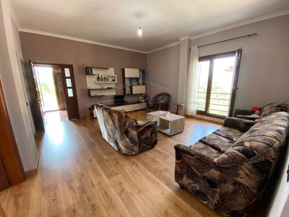 Tirane, shitet Vile 2 Katshe Kati 2, 251 m² 270.000 € (Tufine)