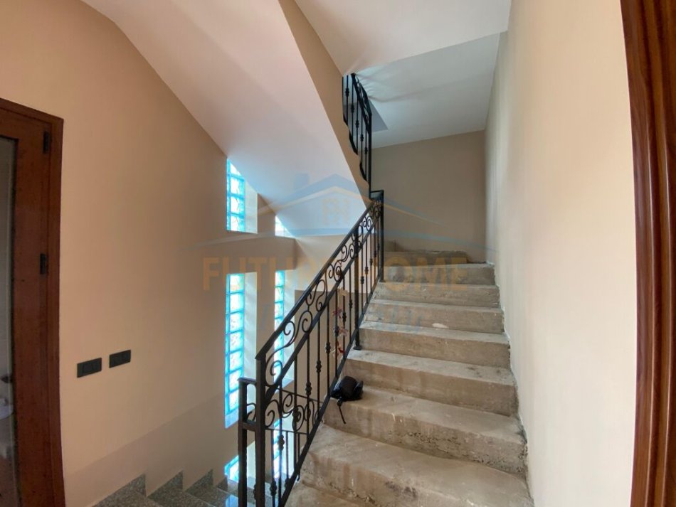 Tirane, shitet Vile 2 Katshe Kati 2, 251 m² 270.000 € (Tufine)