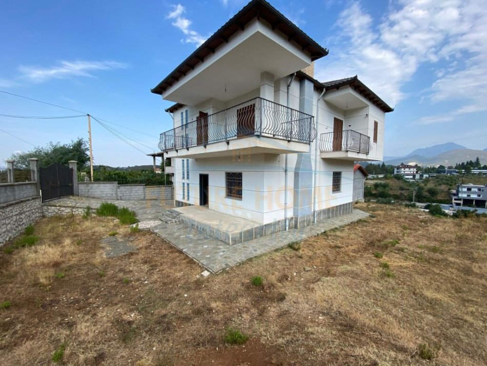 Tirane, shitet Vile 2 Katshe Kati 0, 251 m² 270.000 € (Tufina)