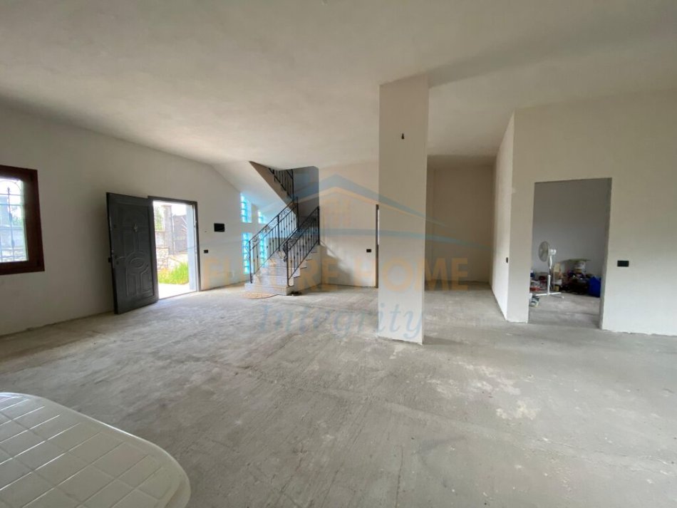 Tirane, shitet Vile 2 Katshe Kati 2, 251 m² 270.000 € (Tufine)