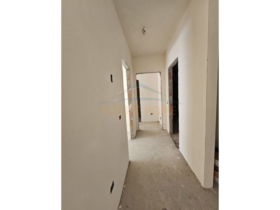 Tirane, shitet apartament 2+1+Ballkon Kati 1, 94 m² 90.000 € (Univers City)