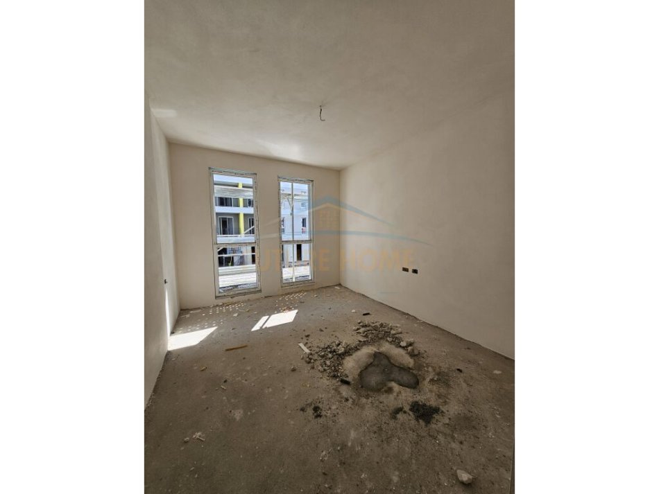 Tirane, shitet apartament 2+1+Ballkon Kati 1, 94 m² 90.000 € (Univers City)