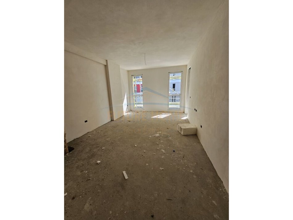 Tirane, shitet apartament 2+1+Ballkon Kati 1, 94 m² 90.000 € (Univers City)