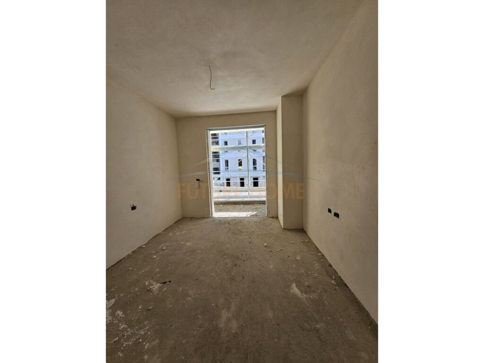 Tirane, shitet apartament 2+1+Ballkon Kati 1, 94 m² 90.000 € (Univers City)