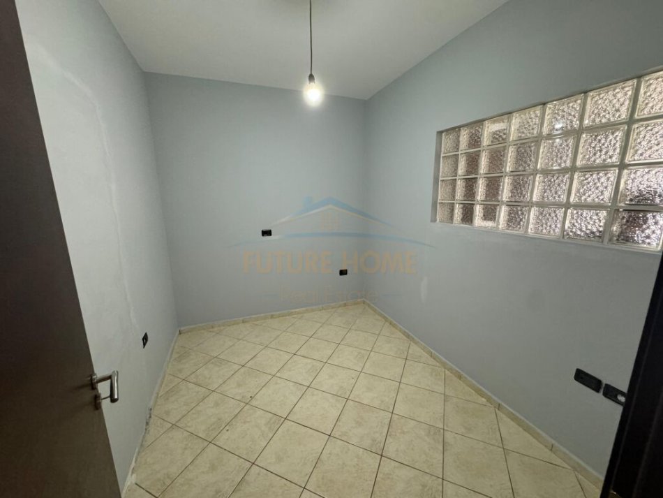Tirane, jepet me qera apartament 2+1+Ballkon Kati 6, 93 m² 700 € (Sheshi Willson)