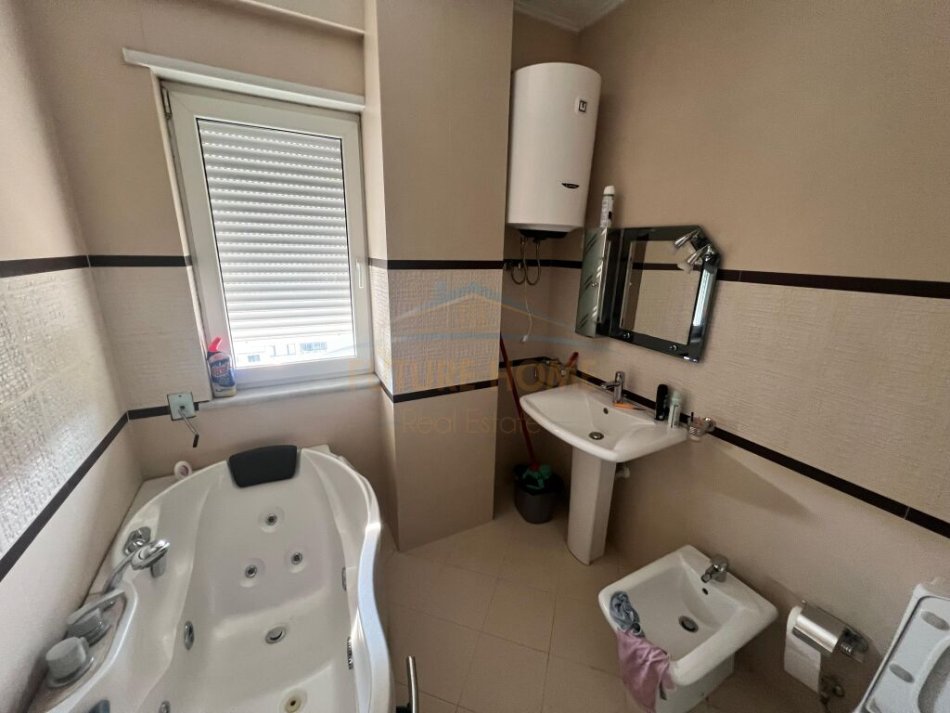 Tirane, jepet me qera apartament 2+1+Ballkon Kati 6, 105 m² 850 € (Rruga e Elbasanit)