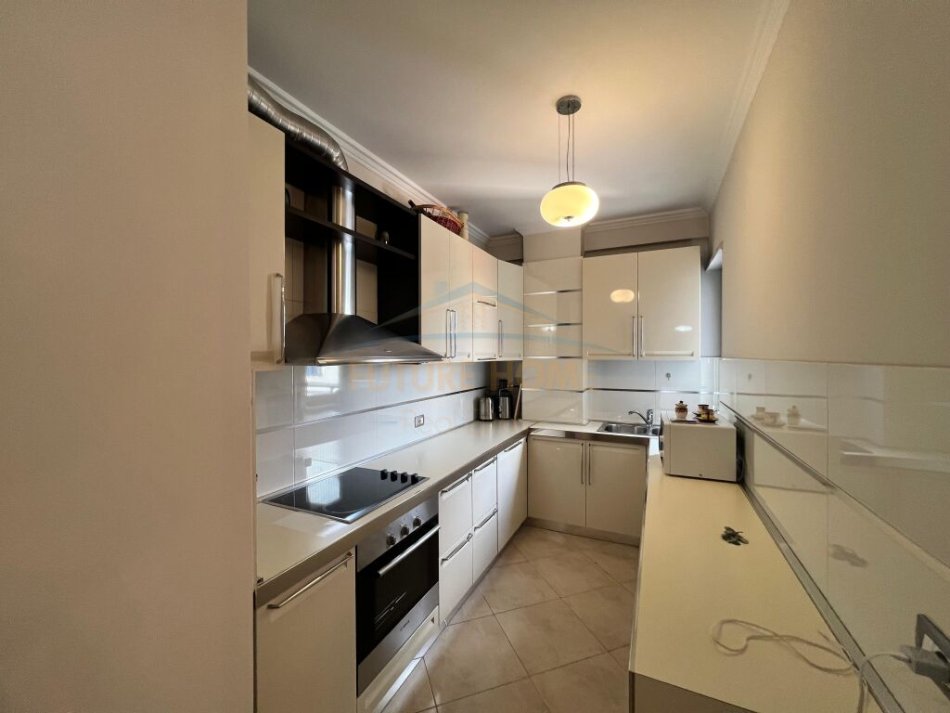 Tirane, jepet me qera apartament 2+1+Ballkon Kati 6, 105 m² 850 € (Rruga e Elbasanit)
