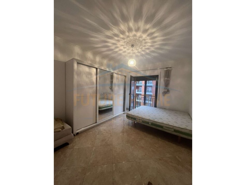 Tirane, jepet me qera apartament 2+1 Kati 4, 107 m² 400 € (Unaza e re)
