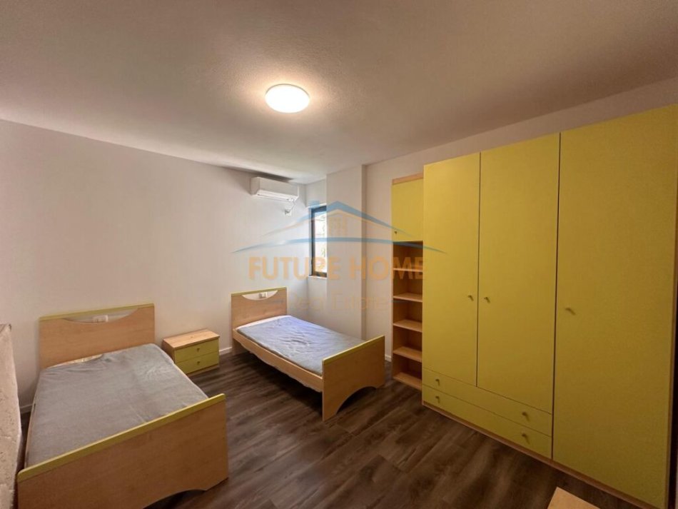 Tirane, jepet me qera apartament 2+1 Kati 1, 94 m² 400 € (Rruga &quot;Misto Mame&quot;)