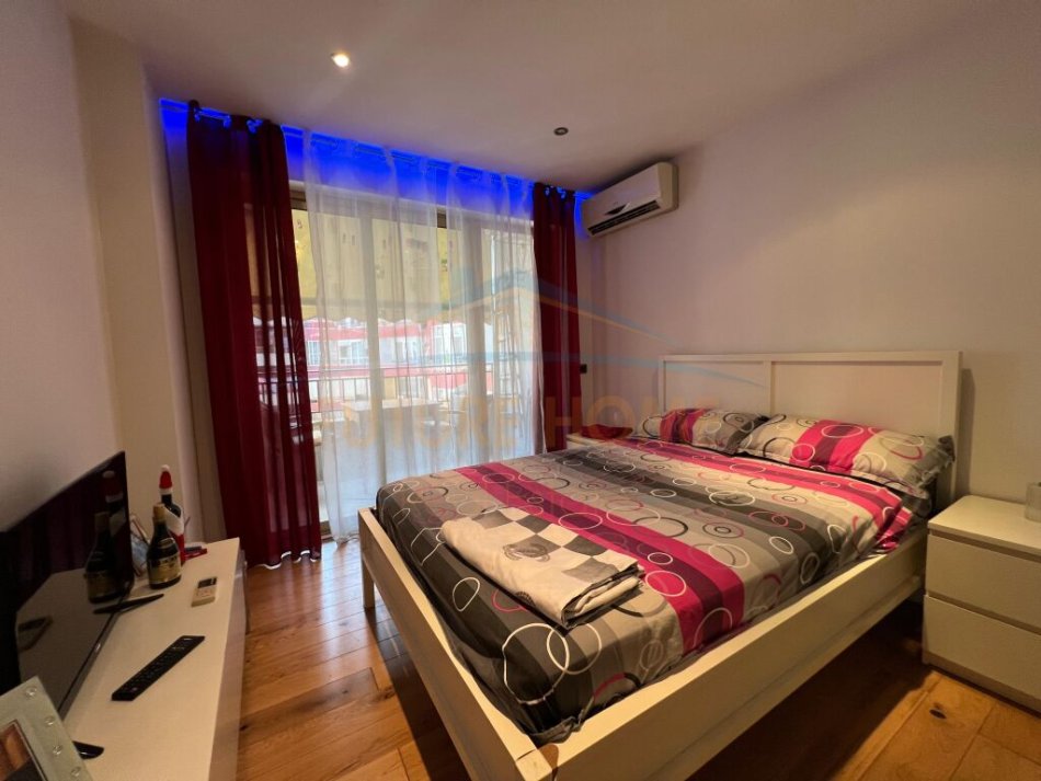 Tirane, jepet me qera apartament 2+1+Ballkon Kati 4, 90 m² 450 € (unaza e re)