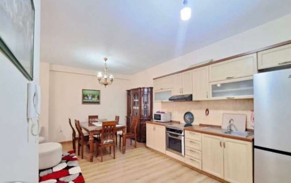 Tirane, jepet me qera apartament 2+1 Kati 9, 104 m² 700 € (Rruga e Kavajes)