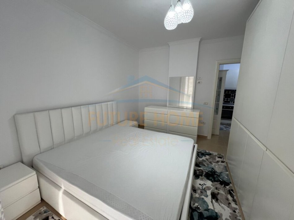 Tirane, jepet me qera apartament 2+1+Ballkon Kati 4, 77 m² 500 € (Unaza e Re)