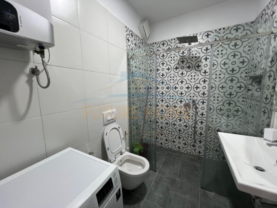 Tirane, jepet me qera apartament 2+1+Ballkon Kati 4, 77 m² 500 € (Unaza e Re)