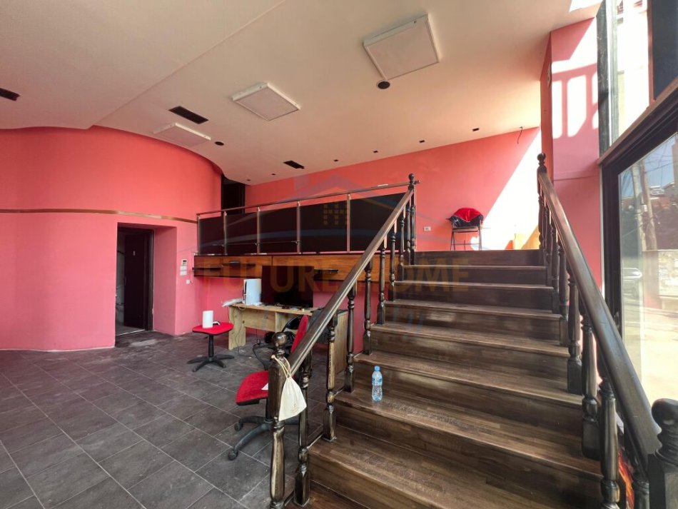 Tirane, jepet me qera ambjent biznesi Kati 0, 150 m² 1.500 € (Parku Olimpik i Tiranes, Liqeni Artificial)