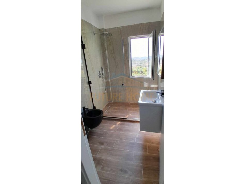 Tirane, jepet me qera apartament 1+1+Ballkon Kati 1, 80 m² 700 € (LIQENI I FARKES)