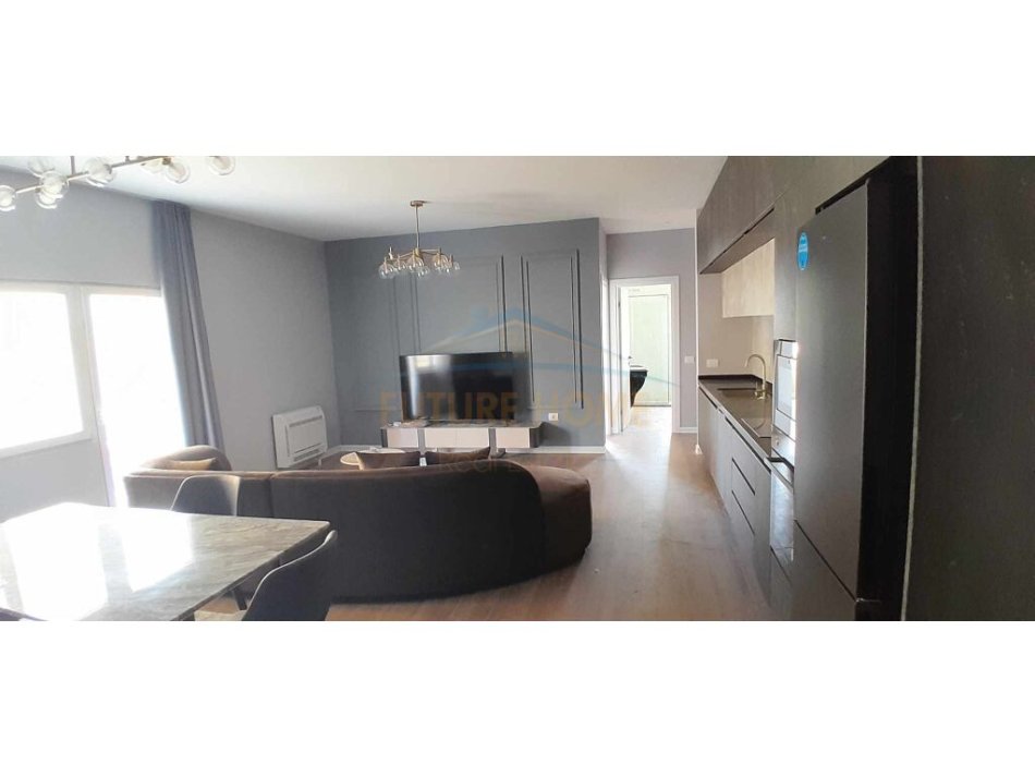 Tirane, jepet me qera apartament 1+1+Ballkon Kati 1, 80 m² 700 € (LIQENI I FARKES)