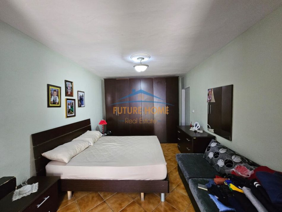 Tirane, jepet me qera apartament 2+1+Ballkon Kati 0, 61 m² 500 € (21 Dhjetori)