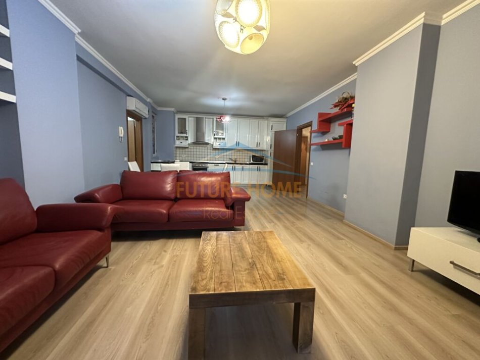 Tirane, jepet me qera apartament 2+1 Kati 2, 165 m² 800 € 