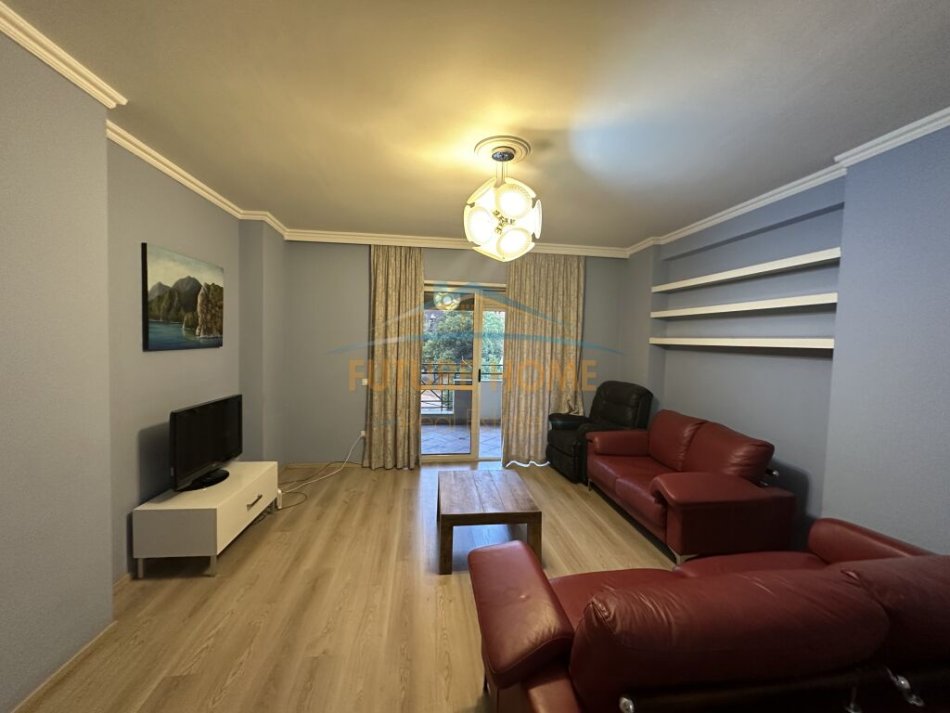Tirane, jepet me qera apartament 2+1 Kati 2, 165 m² 800 € 