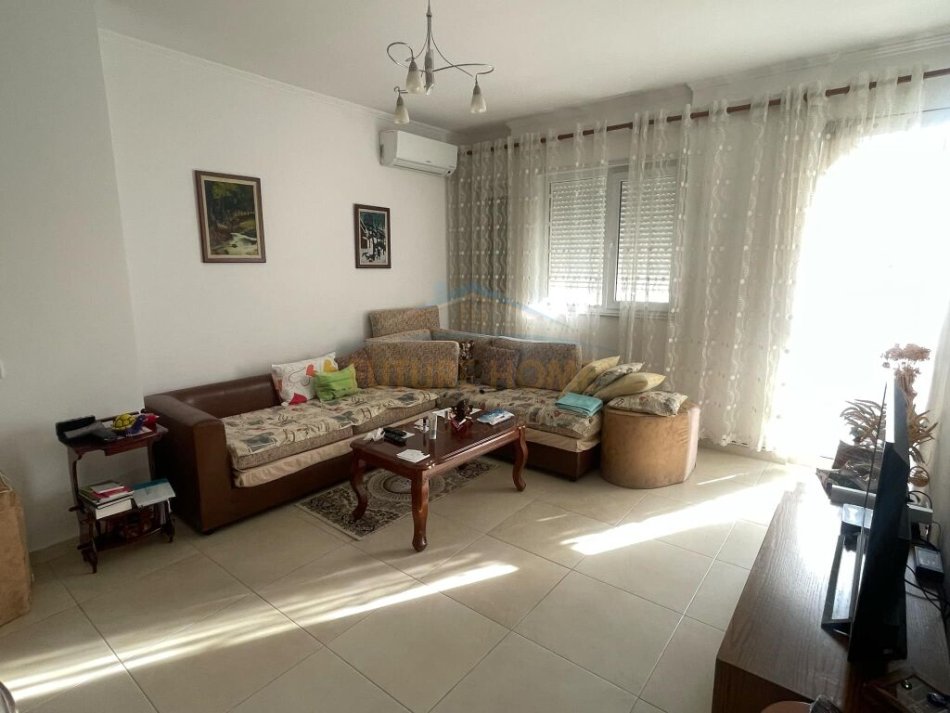 Tirane, shitet apartament 2+1+Ballkon Kati 6, 101 m² 200.000 € (Ali Demi)