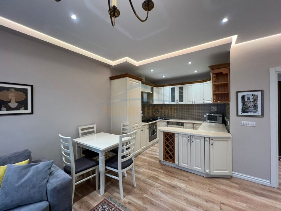 Tirane, jepet me qera apartament 1+1 Shkolla e Balwtit ,Kati 9, 70 m² 800 €