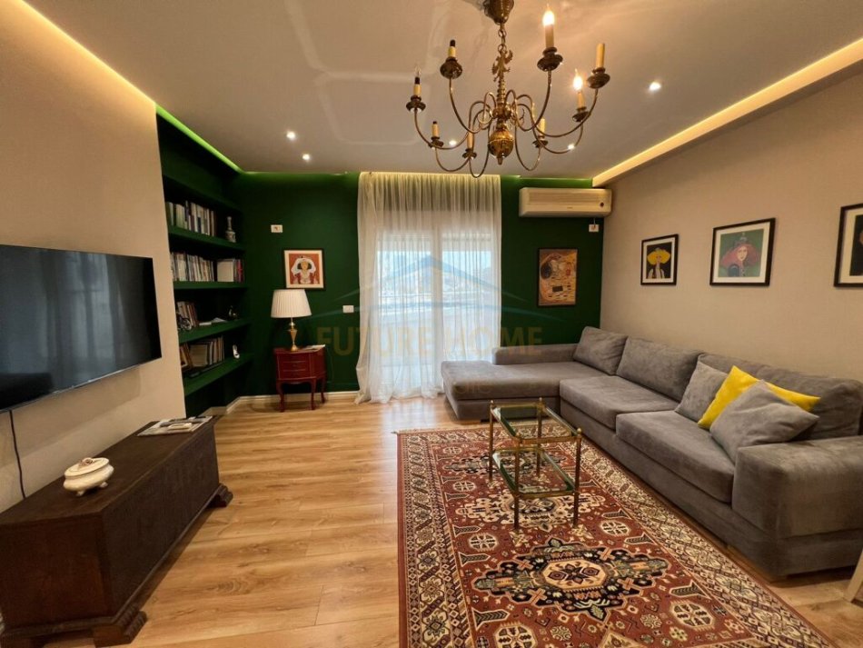 Tirane, jepet me qera apartament 1+1 Shkolla e Balwtit ,Kati 9, 70 m² 800 €