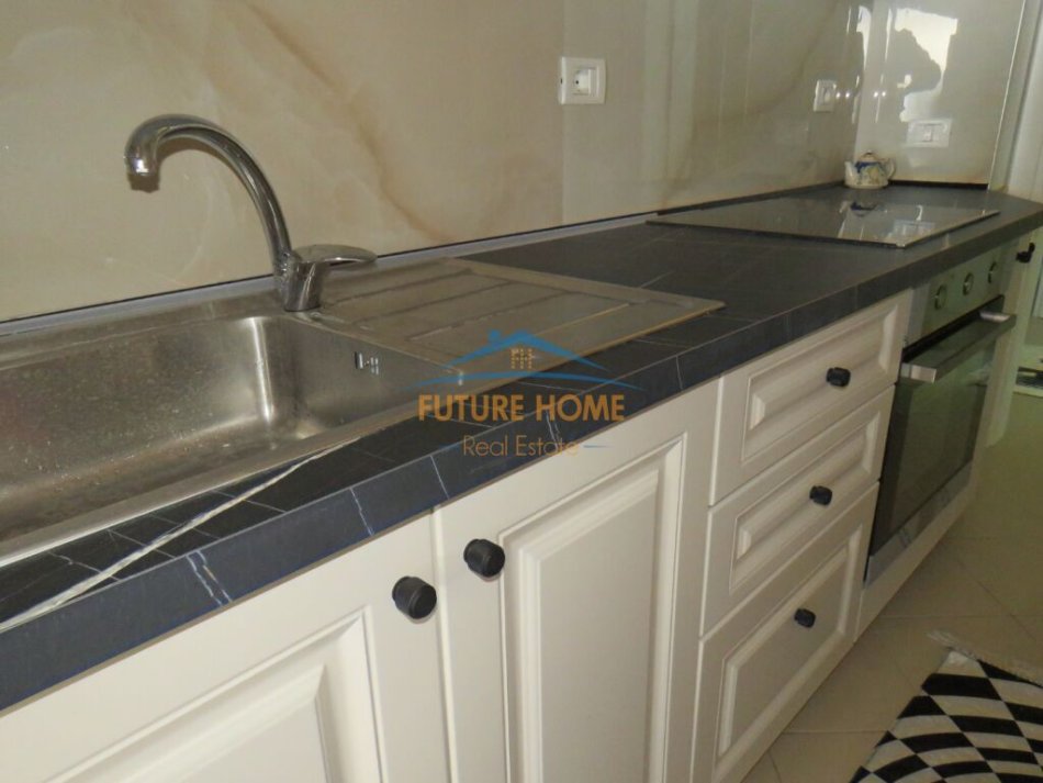 Tirane, jepet me qera apartament 2+1+Ballkon+Post Parkimi,  Kati 1, 90 m² 600 € (Xhamllik)