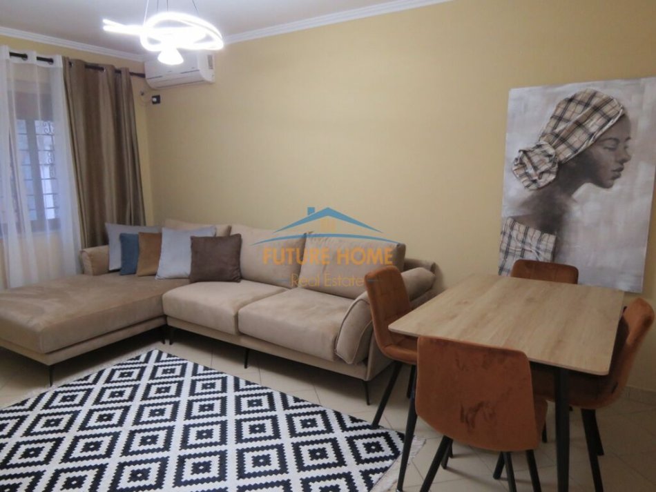 Tirane, jepet me qera apartament 2+1+Ballkon+Post Parkimi,  Kati 1, 90 m² 600 € (Xhamllik)