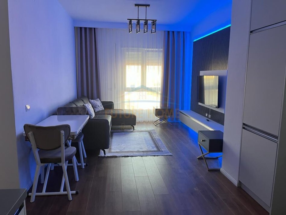 Tirane, jepet me qera apartament 1+1+Ballkon Kati 10, 72 m² 850 € (Rruga e BARRIKADAVE)