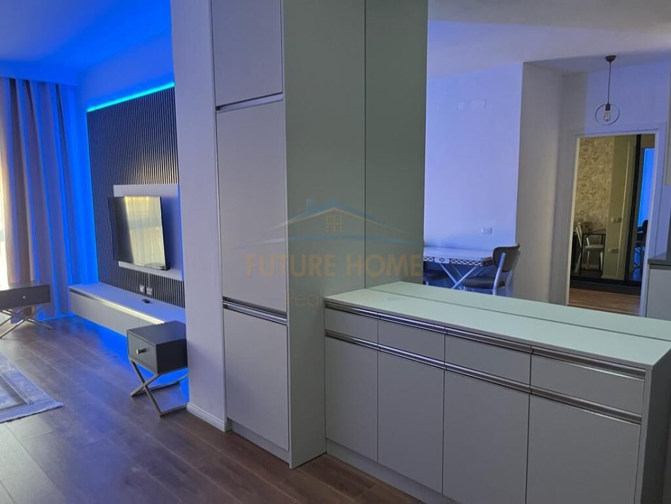 Tirane, jepet me qera apartament 1+1+Ballkon Kati 10, 72 m² 850 € (Rruga e BARRIKADAVE)
