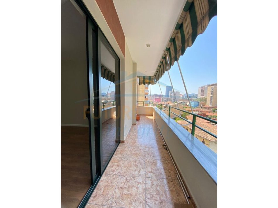 Tirane, shitet apartament 2+1+Ballkon Kati 5, 90 m² 185.000 € (Pazari i Ri)