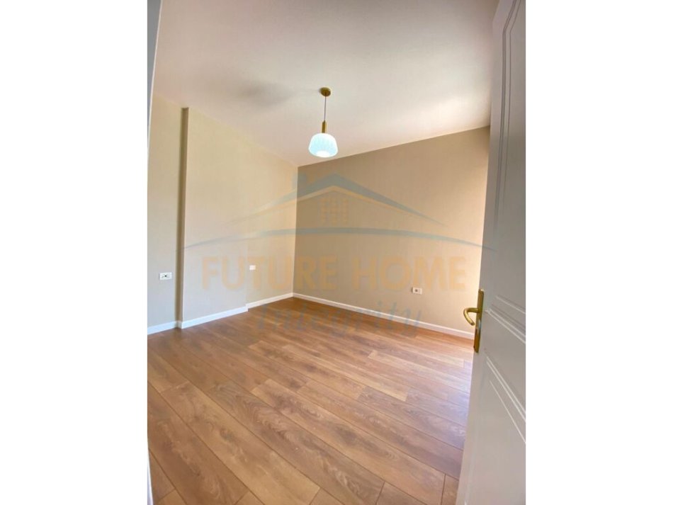 Tirane, shitet apartament 2+1+Ballkon Kati 5, 91 m² 185.000 € (PAZARI I RI)