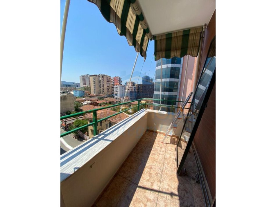 Tirane, shitet apartament 2+1+Ballkon Kati 5, 90 m² 185.000 € (Pazari i Ri)