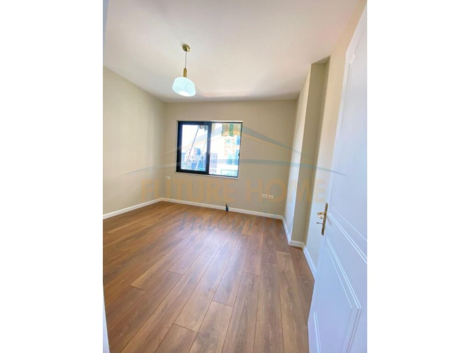 Tirane, shitet apartament 2+1+Ballkon Kati 5, 90 m² 185.000 € (Pazari i Ri)