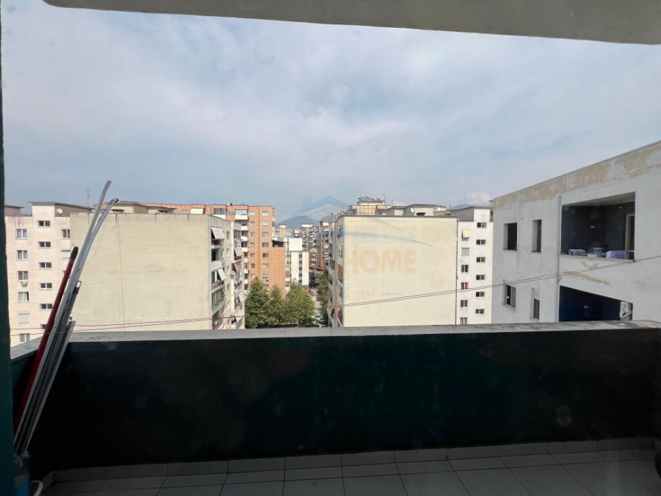 Tirane, jepet me qera apartament 1+1+Ballkon Kati 9, 70 m² 400 € (UNAZA E RE)
