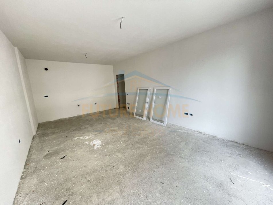 Tirane, shitet apartament 2+1+Ballkon Kati 1, 104 m² 100.473 € (Univers City)