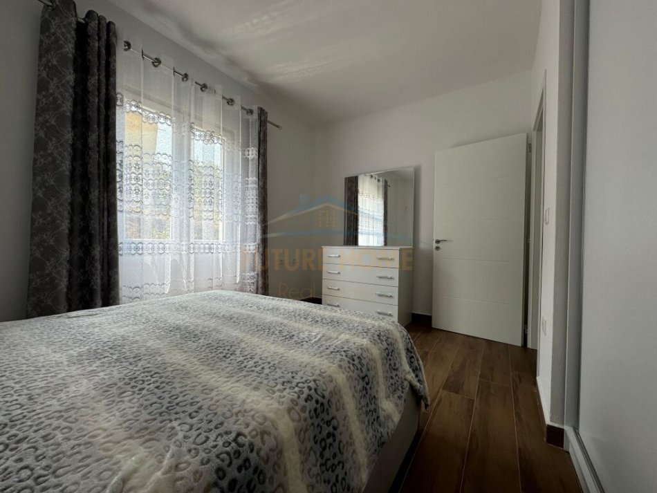Tirane, jepet me qera apartament 1+1+Ballkon Kati 1, 65 m² 500 € (Vilat Gjermane)