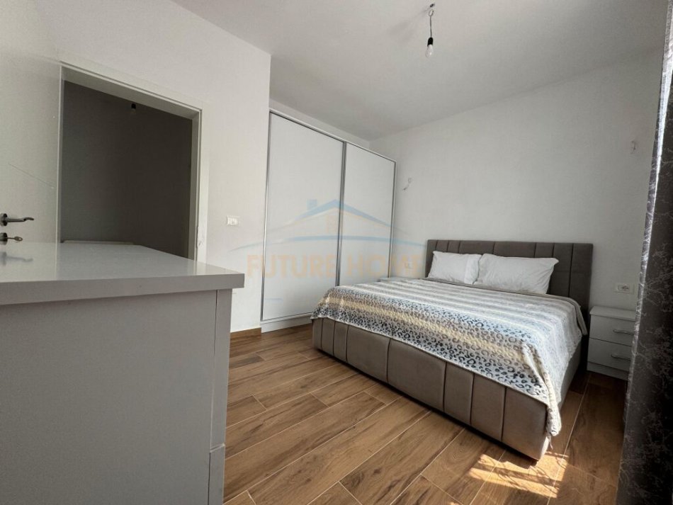 Tirane, jepet me qera apartament 1+1+Ballkon Kati 1, 65 m² 600 € (Vilat Gjermane)