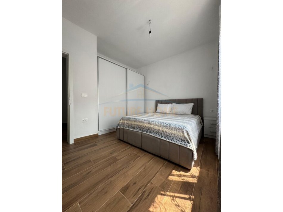 Tirane, jepet me qera apartament 1+1+Ballkon Kati 1, 65 m² 600 € (VILAT GJERMANE)