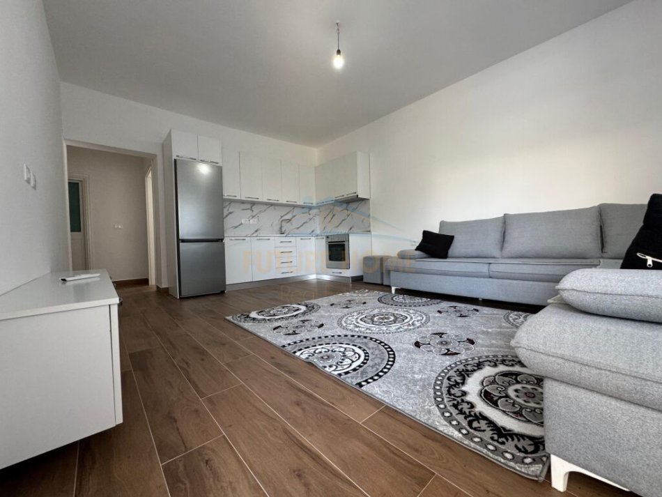 Tirane, jepet me qera apartament 1+1+Aneks Kati 1, 65 m² 600 € (Vilat Gjermane)
