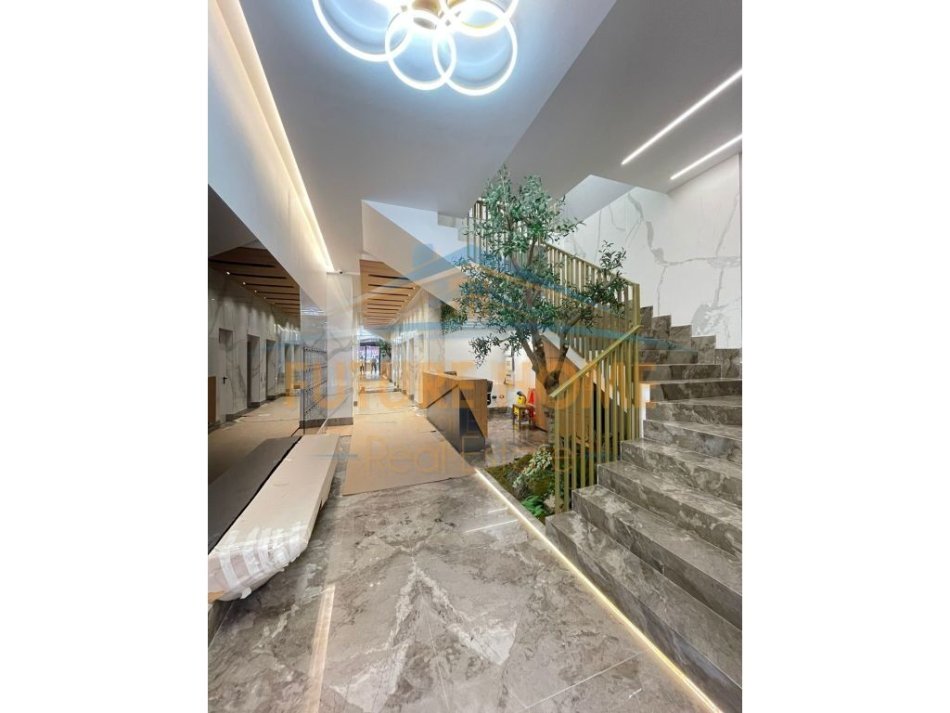 Tirane, jepet me qera ambjent biznesi Kati 2, 158 m² 1.600 € (Rruga e Kosovarëve)