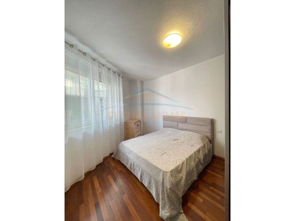 Tirane, jepet me qera apartament duplex 3+1+Ballkon Kati 4, 166 m² 1.000 € (Kodra e Diellit 1)