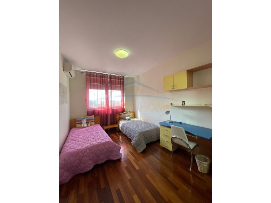 Tirane, jepet me qera apartament duplex 3+1+Ballkon Kati 4, 166 m² 1.000 € (Kodra e Diellit 1)