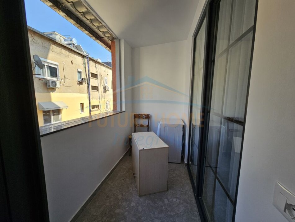 Tirane, jepet me qera apartament 2+1 Kati 3, 85 m² 1.200 € (Bllok)