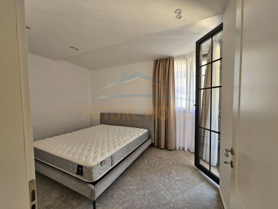 Tirane, jepet me qera apartament 2+1 Kati 3, 85 m² 1.200 € (Bllok)
