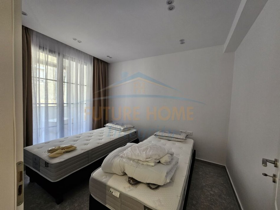 Tirane, jepet me qera apartament 2+1 Kati 3, 85 m² 1.200 € (Bllok)