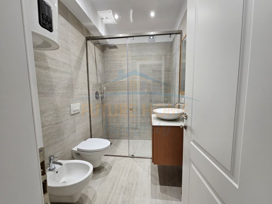 Tirane, jepet me qera apartament 2+1 Kati 3, 85 m² 1.200 € (Bllok)