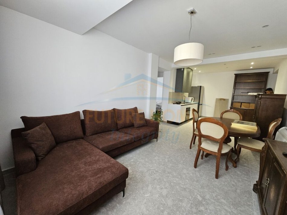 Tirane, jepet me qera apartament 2+1 Kati 3, 85 m² 1.200 € (Bllok)